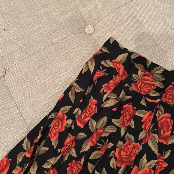 Code: 7 New York Rose Graphic Pleaded Maxi Skirt - Picture 3 of 4